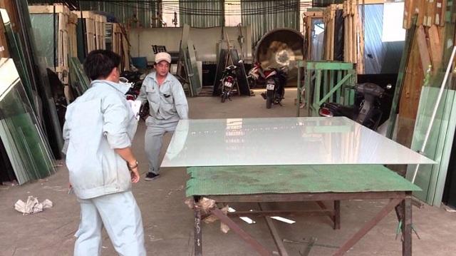 Dịch vụ cắt kính chuyên nghiệp có giá phải chăng Dịch vụ cắt kính chuyên nghiệp có giá phải chăng