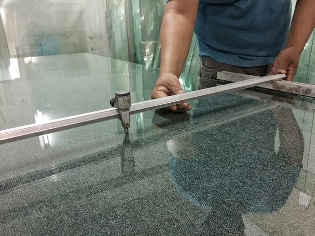 Tính an toàn quy trình cắt kính Tính an toàn quy trình cắt kính
